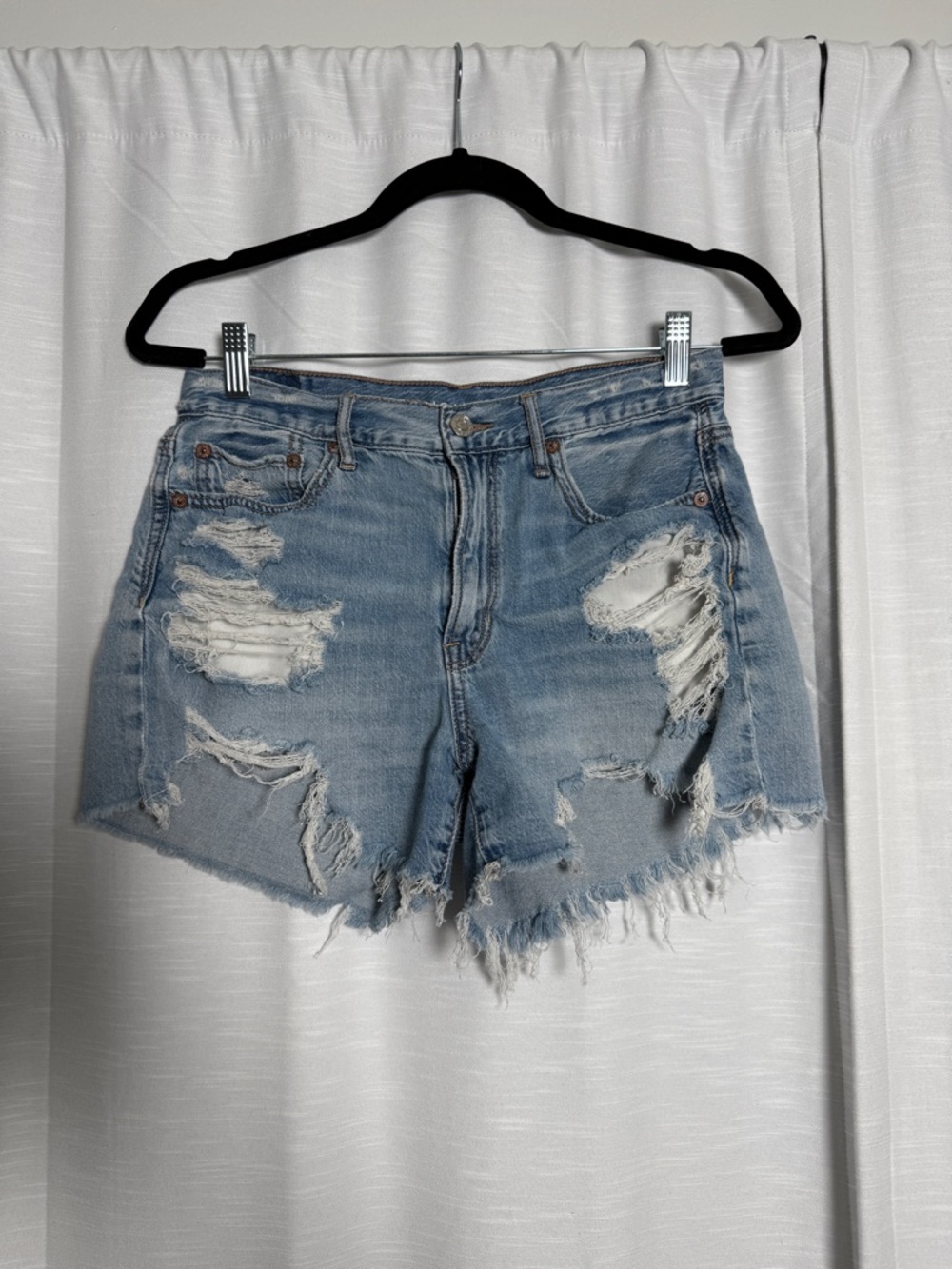 American Eagle Distressed Denim Shorts Light Wash Frayed Hem | Size 4 - Picture 4 of 14